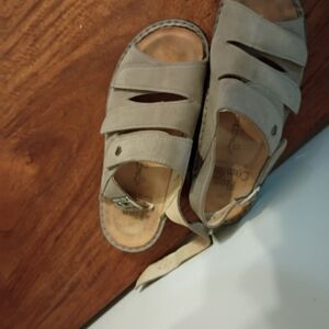 Finn Comfort Gray Leather Sandals